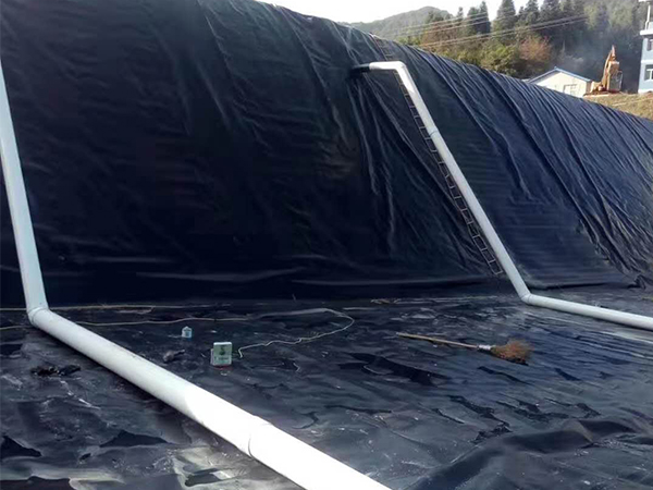 水產(chǎn)土工膜進行雙層鋪設效果倍增