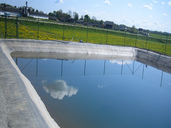 水池中鋪設防滲土工膜注意事項詳解