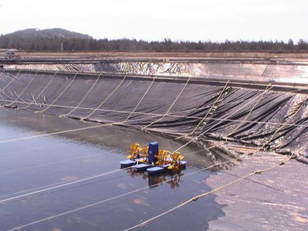 魚塘防滲膜施工中哪些細節(jié)需要注意？