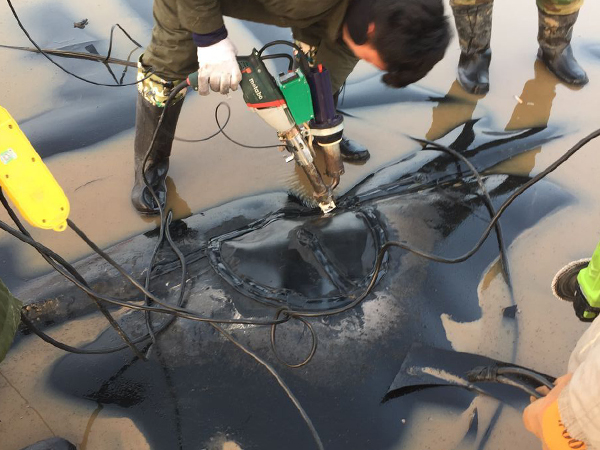 hdpe土工膜接縫工作講究戰(zhàn)略方法。