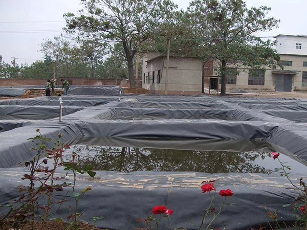 防滲膜廠家會積極處理土工膜破損現(xiàn)象