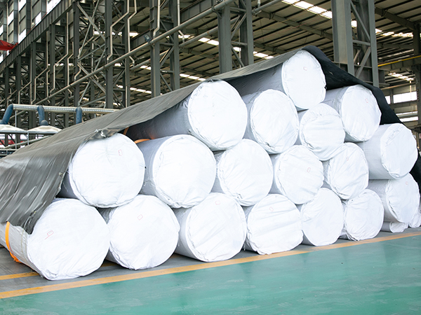 使用水產(chǎn)養(yǎng)殖防滲膜進行魚蝦養(yǎng)殖是否可靠？