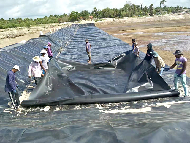 熱熔焊接可提升養(yǎng)殖防滲土工膜焊縫質(zhì)量。