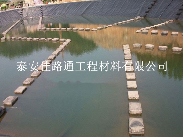 防滲膜廠家教您如何選擇藕池養(yǎng)殖防滲膜