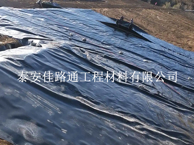 建設(shè)魚塘為何選擇hdpe土工膜鋪設(shè)施工？