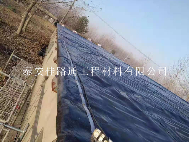 努力通過生產(chǎn)提升緩解養(yǎng)殖防滲膜老化進程