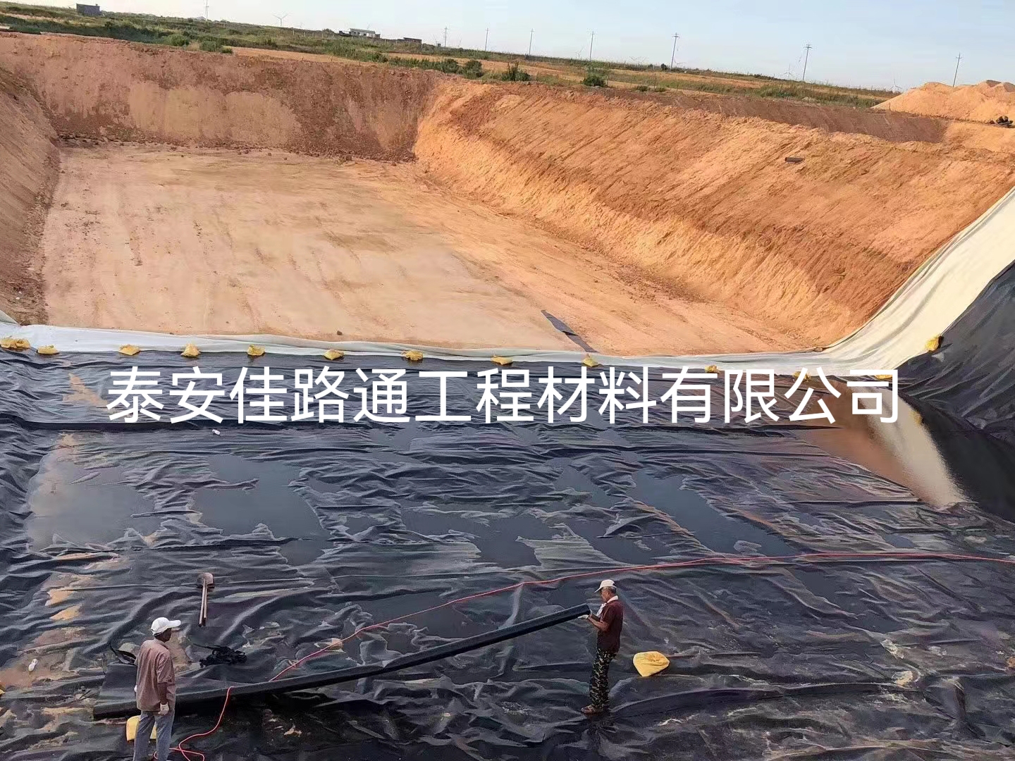 制定養(yǎng)殖防滲膜魚塘鋪設(shè)的方案