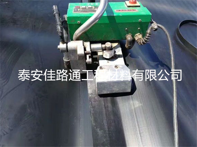 單池鋪設(shè)水產(chǎn)養(yǎng)殖防滲膜如何施工？