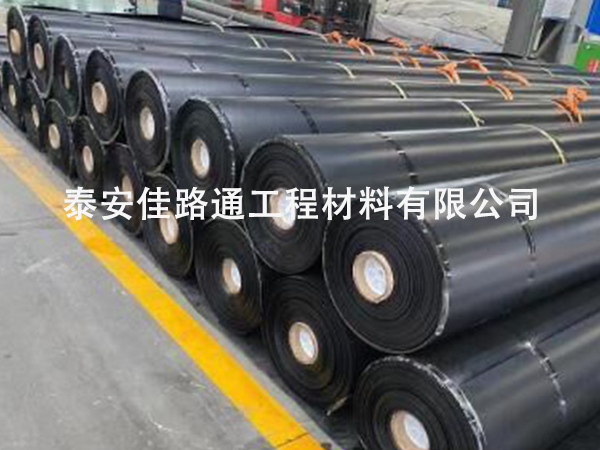 人工湖防滲膜的焊接鋪貼須按步驟進(jìn)行