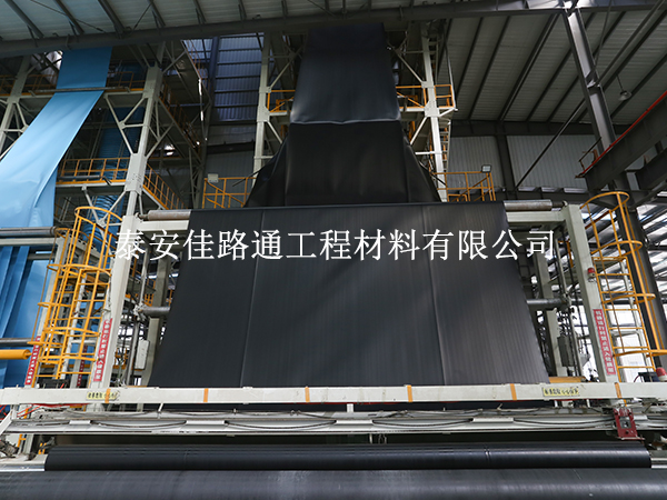 防滲膜廠家為您介紹黑白土工膜之間有哪些區(qū)別？