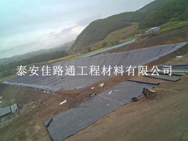 魚(yú)蝦養(yǎng)殖防滲膜鋪設(shè)使用專注細(xì)節(jié)施工