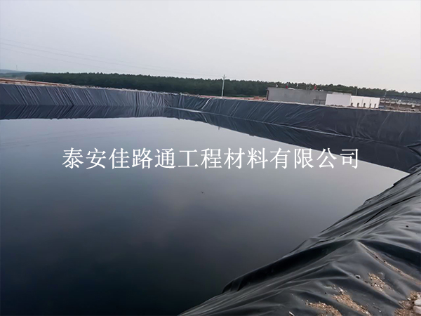 水產(chǎn)養(yǎng)殖防滲膜鋪設(shè)施工該如何進(jìn)行新舊膜的連接？