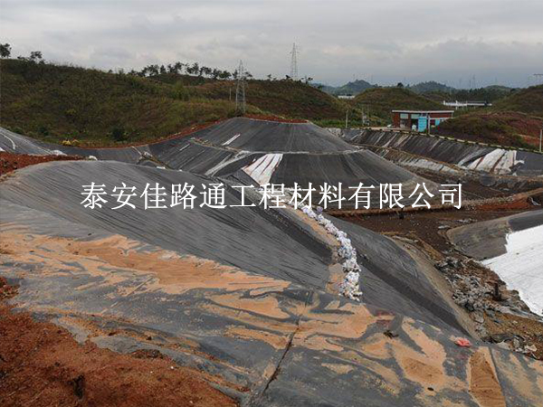 垃圾填埋場防滲膜施工中為何要鋪兩層？