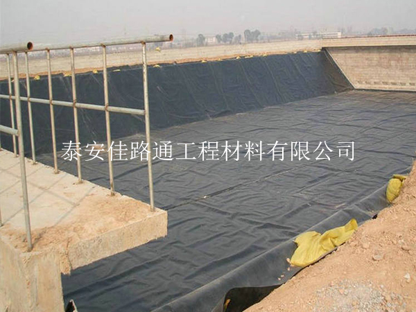 藕池養(yǎng)殖防滲膜鋪設過程中須注意哪些問題？