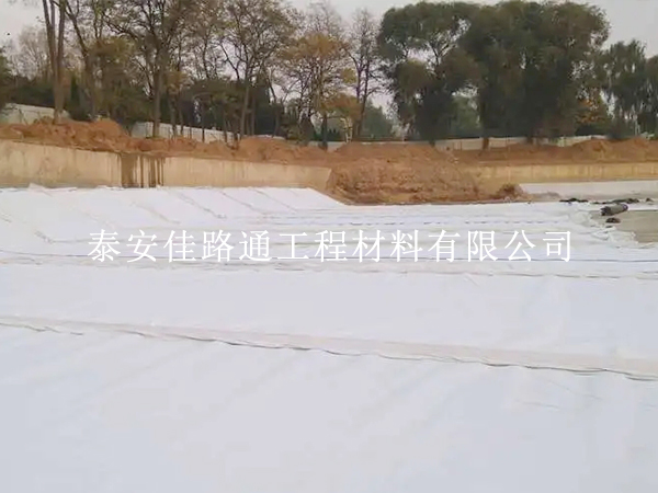 合理處理復合土工膜焊接接縫至關重要 合理處理復合土工膜焊接接縫至關重要