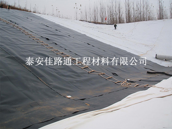 冬季對(duì)儲(chǔ)糞池污水防滲膜的施工須格外專注 冬季對(duì)儲(chǔ)糞池污水防滲膜的施工須格外專注