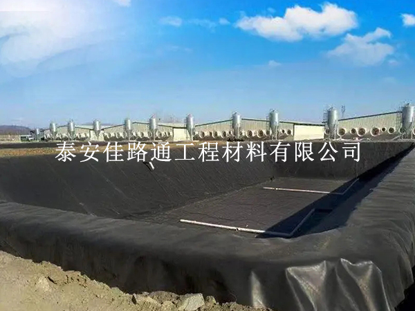 魚塘防滲膜為您營造穩(wěn)定的生態(tài)化池塘