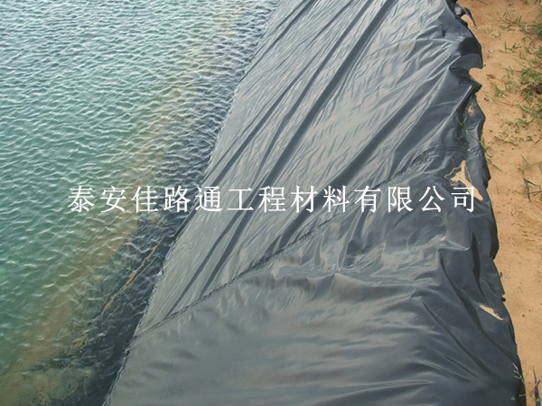 魚塘防滲膜如何防止紫外線的照射？