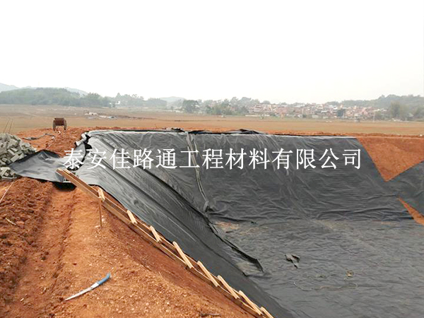 魚塘防滲膜的使用鋪設(shè)如何進行修復(fù)工作？