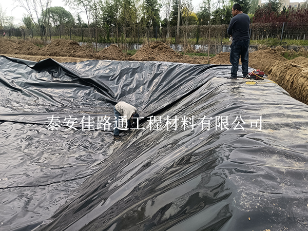 水產(chǎn)養(yǎng)殖防滲膜焊縫處理技巧:打造堅(jiān)固防水屏障 水產(chǎn)養(yǎng)殖防滲膜焊縫處理技巧:打造堅(jiān)固防水屏障