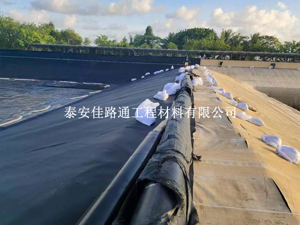 魚塘防滲膜安裝鋪設(shè)，這些注意事項(xiàng)別遺漏