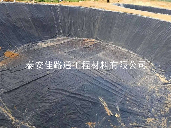 藕池防滲膜鋪設(shè)總出問題？前期勘察準(zhǔn)備要做對(duì)