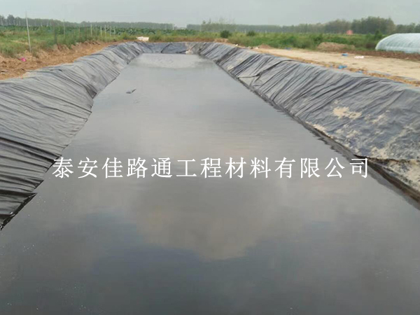 養(yǎng)殖防滲膜鋪設(shè)總出問題？氣候因素要避開