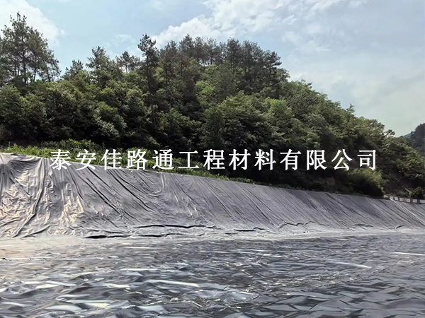 養(yǎng)殖防滲膜基面平整度管控：筑牢防滲根基，規(guī)避養(yǎng)殖隱患