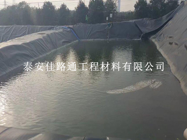 養(yǎng)殖防滲膜施工核心技術(shù)要求：從選材到鋪設(shè)的規(guī)范指南